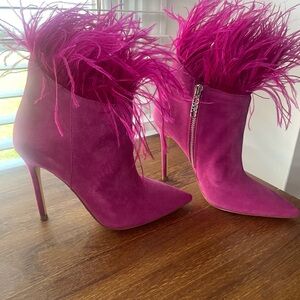 Michael Kors 7 fucshsia suede boots w feathers NEW originally $250 wristlet $25